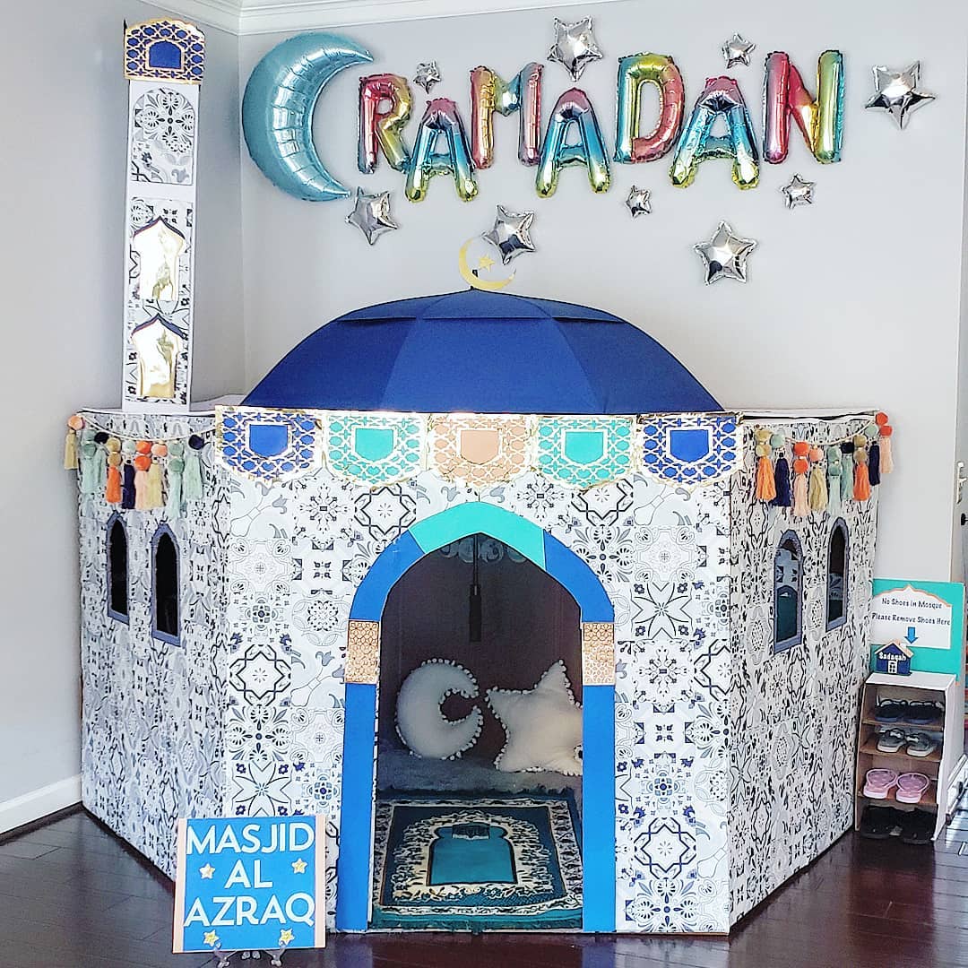 Muslim Families are Creating Mosques in Their Home during Lockdown