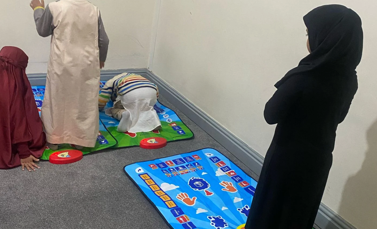 Educational Prayer Mat for Children: Learn Salah Step by Step