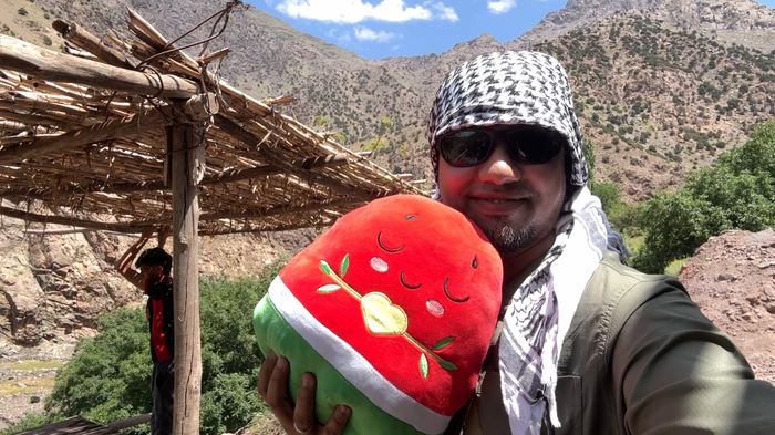 Carrying the N&umacr;r plushie on the climb